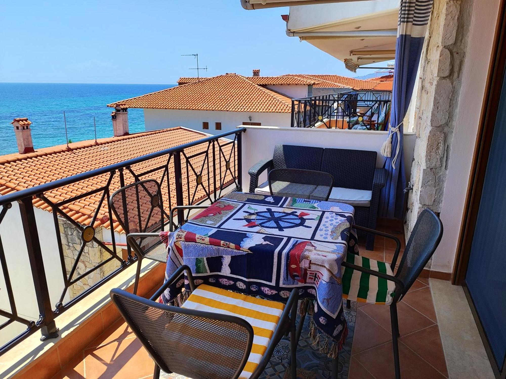 Navy Blue Appartement Nea Skioni Buitenkant foto